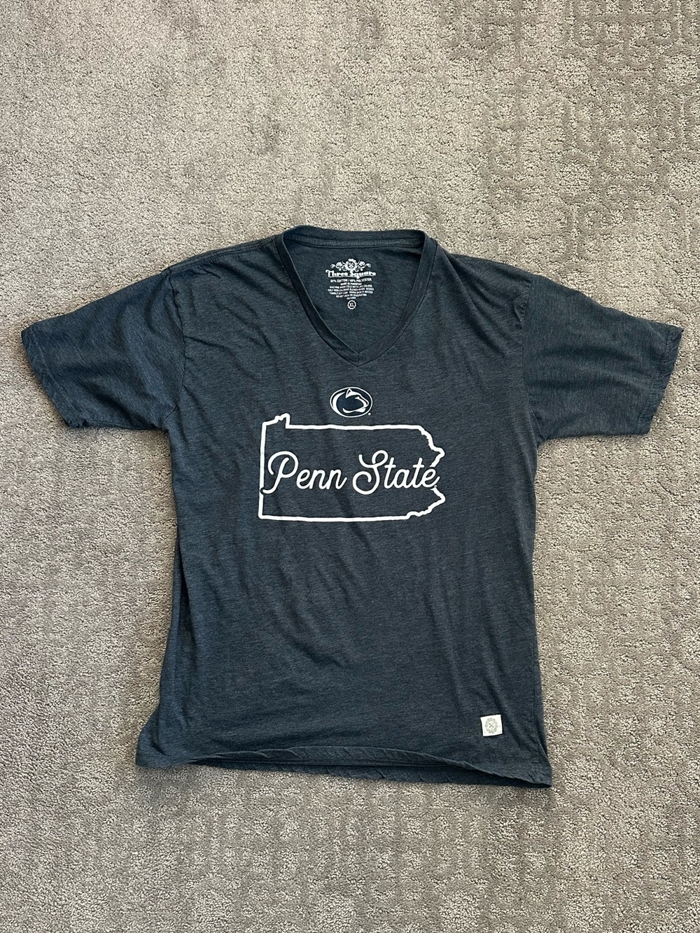 Penn State University, extra large V-neck school spirit T-shirt, short sleeve